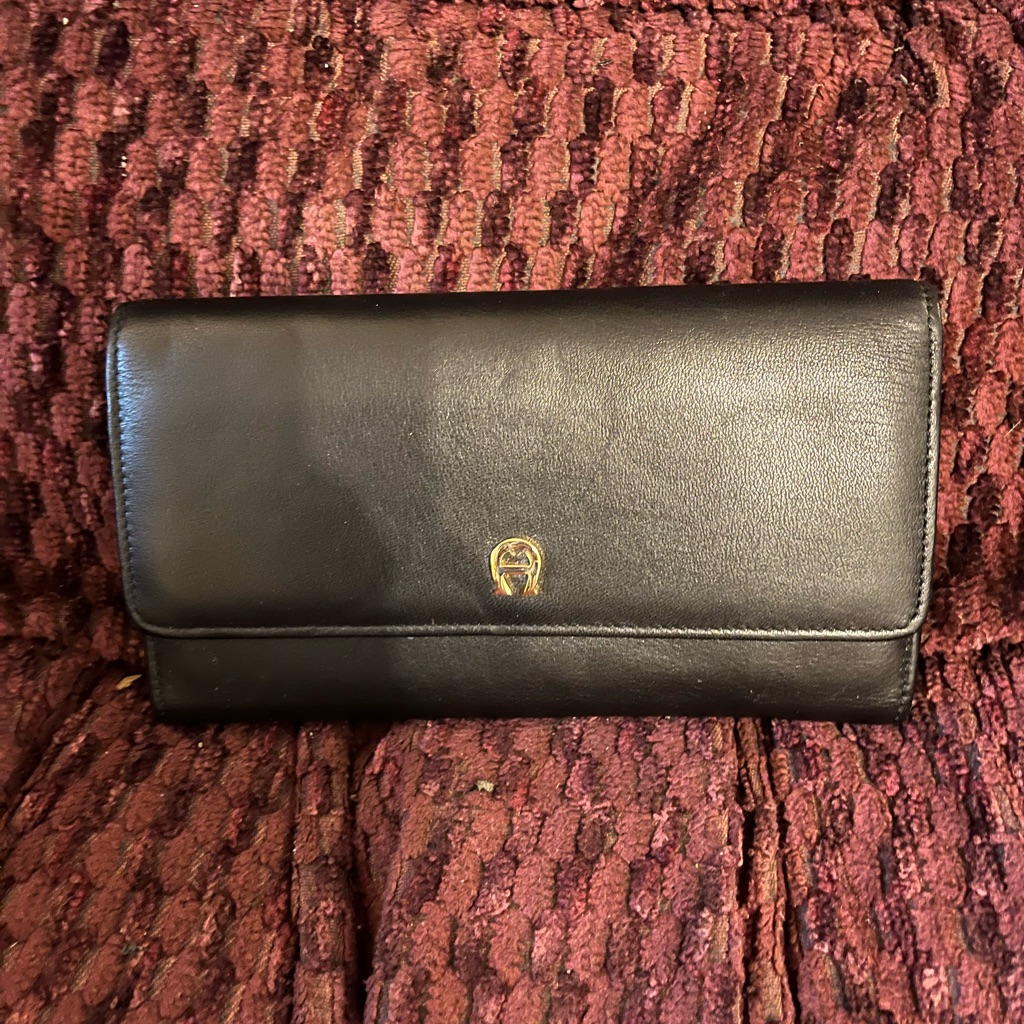 Nwot Elizabeth Arden Wallet Nwot Elizabeth Arden Wallet